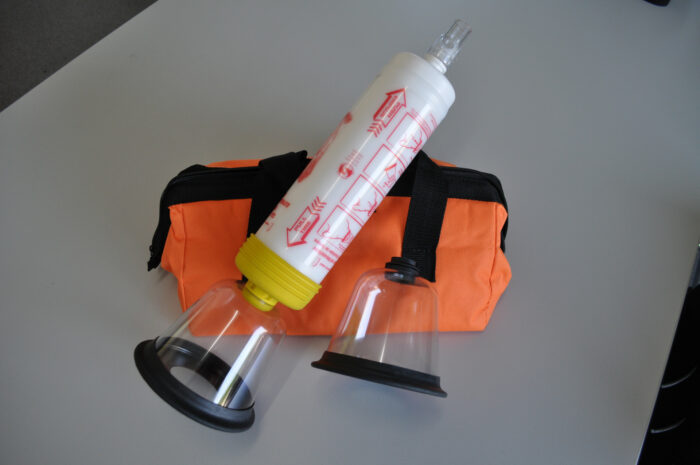 Cette photo montre le sac CalfVital et les accessoires correspondants.