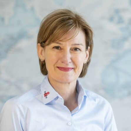 Gesa Holm Gesa vor Landkarte